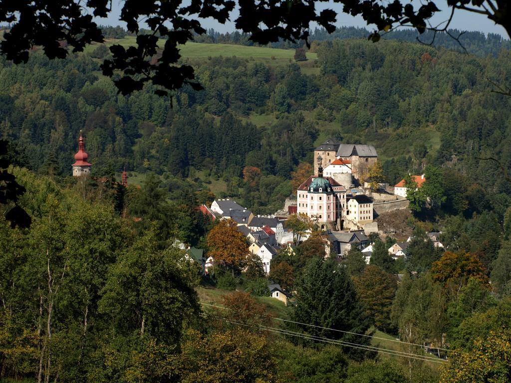 Penzion - Restaurant U Zamku Bečov nad Teplou Buitenkant foto