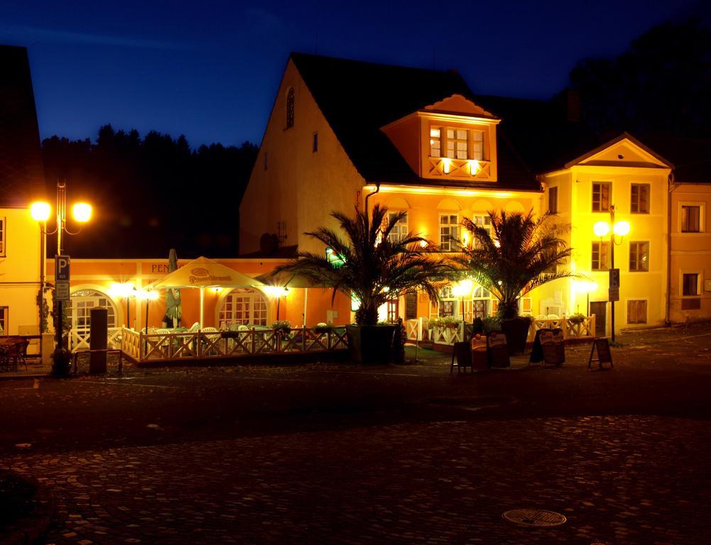 Penzion - Restaurant U Zamku Bečov nad Teplou Buitenkant foto