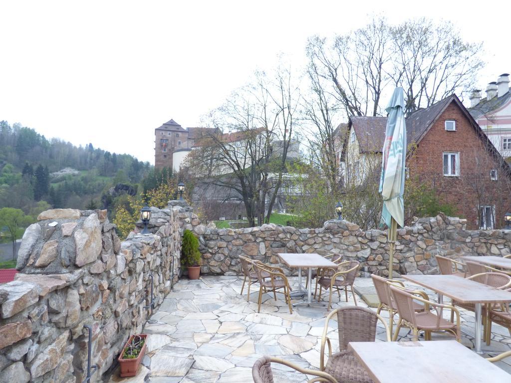 Penzion - Restaurant U Zamku Bečov nad Teplou Buitenkant foto