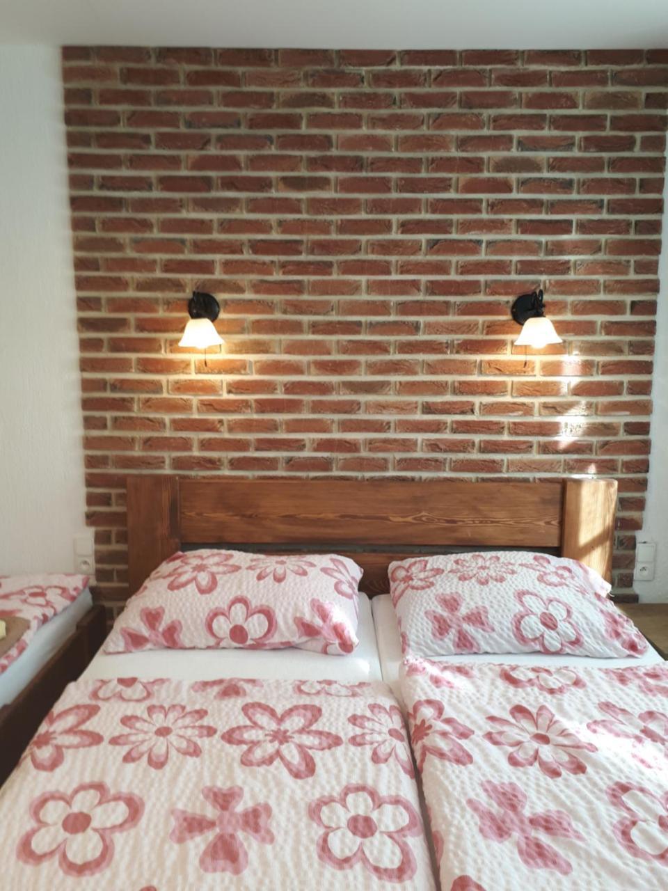Penzion - Restaurant U Zamku Bečov nad Teplou Buitenkant foto