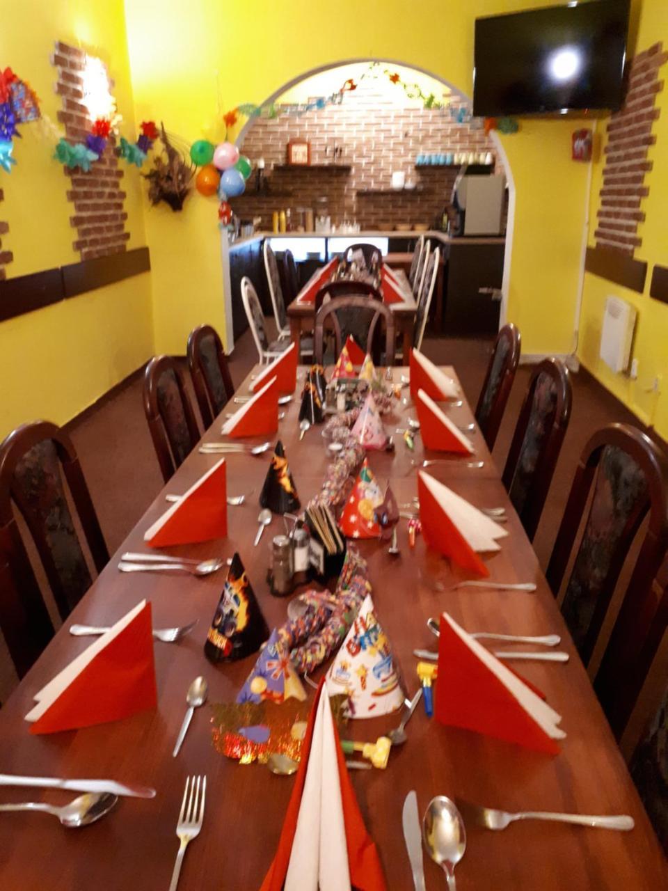 Penzion - Restaurant U Zamku Bečov nad Teplou Buitenkant foto