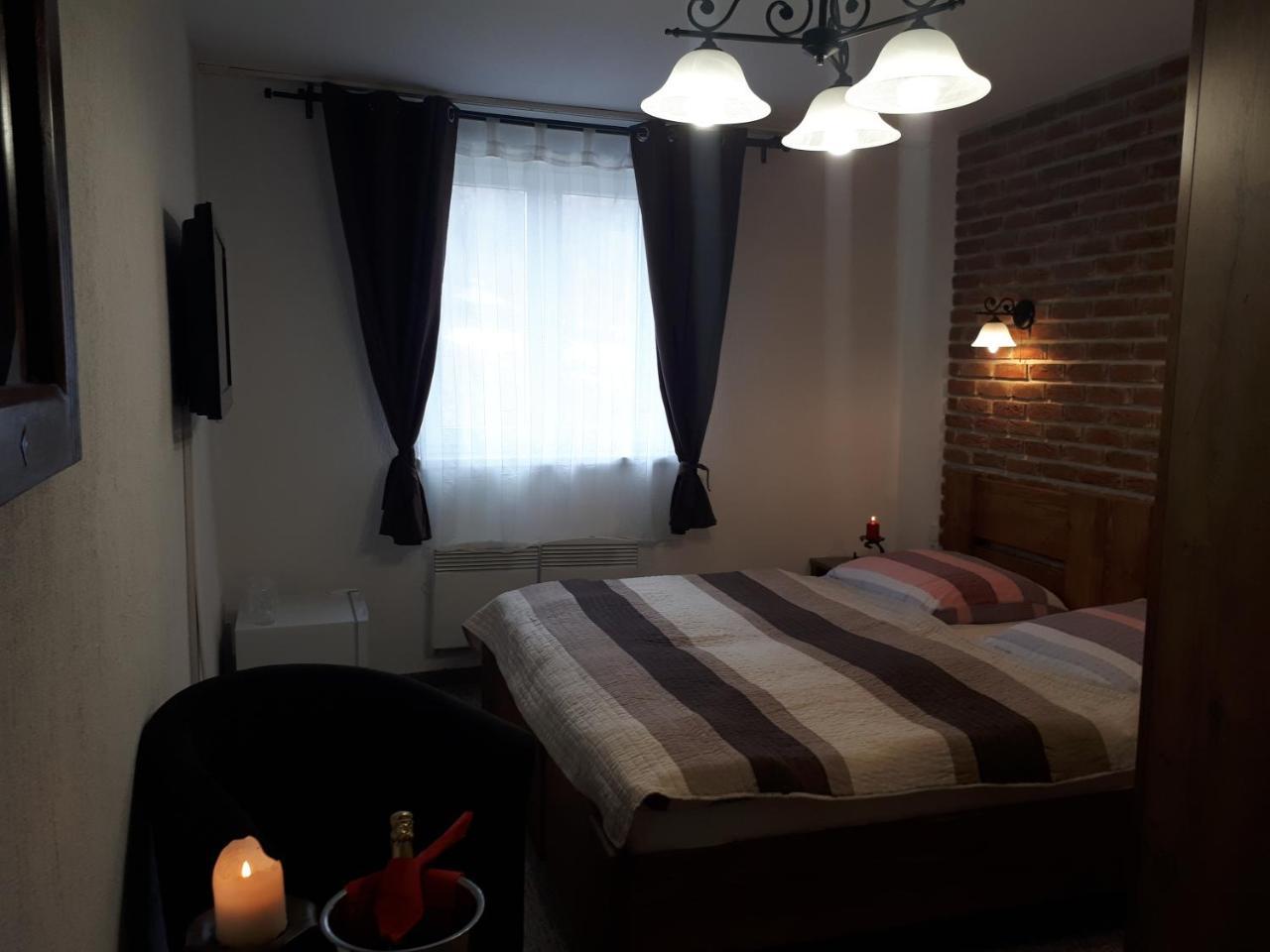 Penzion - Restaurant U Zamku Bečov nad Teplou Buitenkant foto