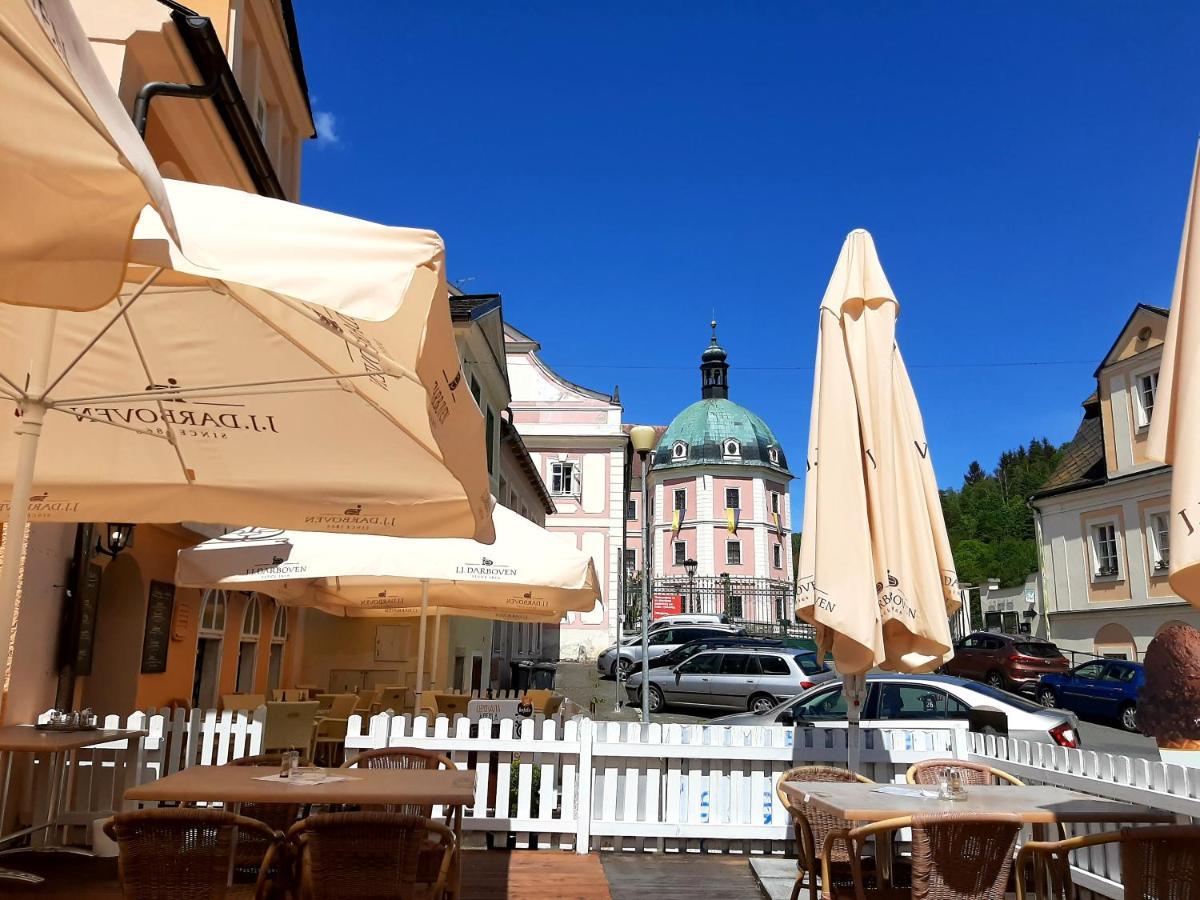 Penzion - Restaurant U Zamku Bečov nad Teplou Buitenkant foto