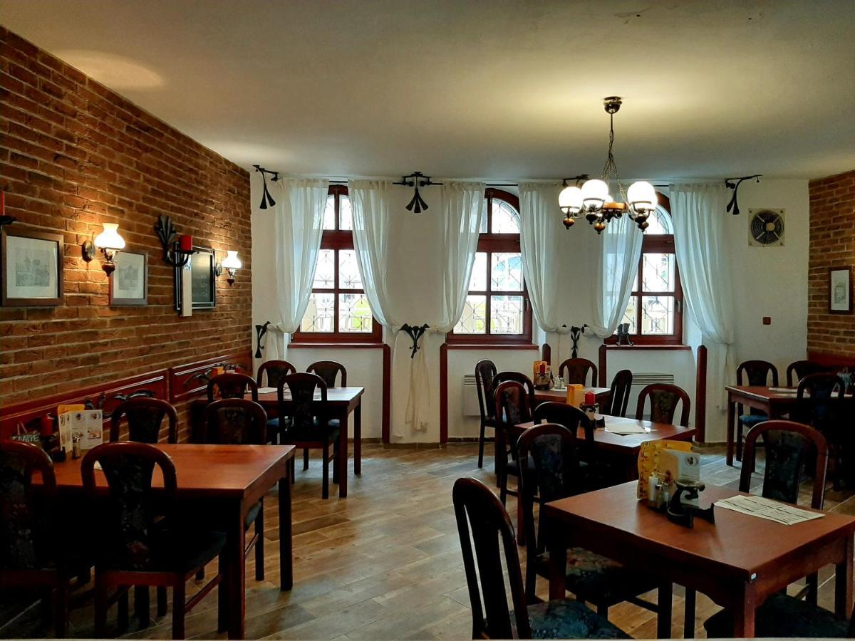 Penzion - Restaurant U Zamku Bečov nad Teplou Buitenkant foto