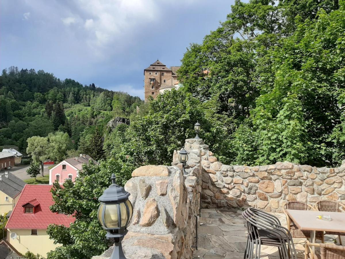 Penzion - Restaurant U Zamku Bečov nad Teplou Buitenkant foto