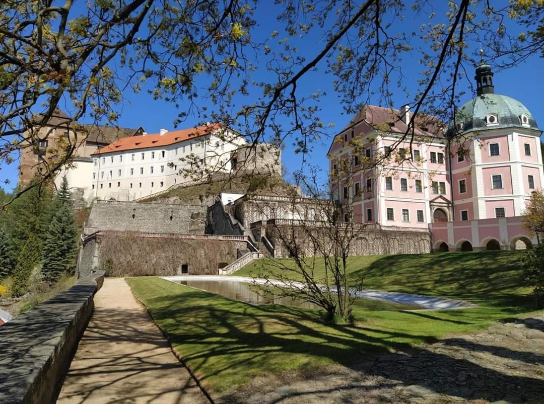 Penzion - Restaurant U Zamku Bečov nad Teplou Buitenkant foto