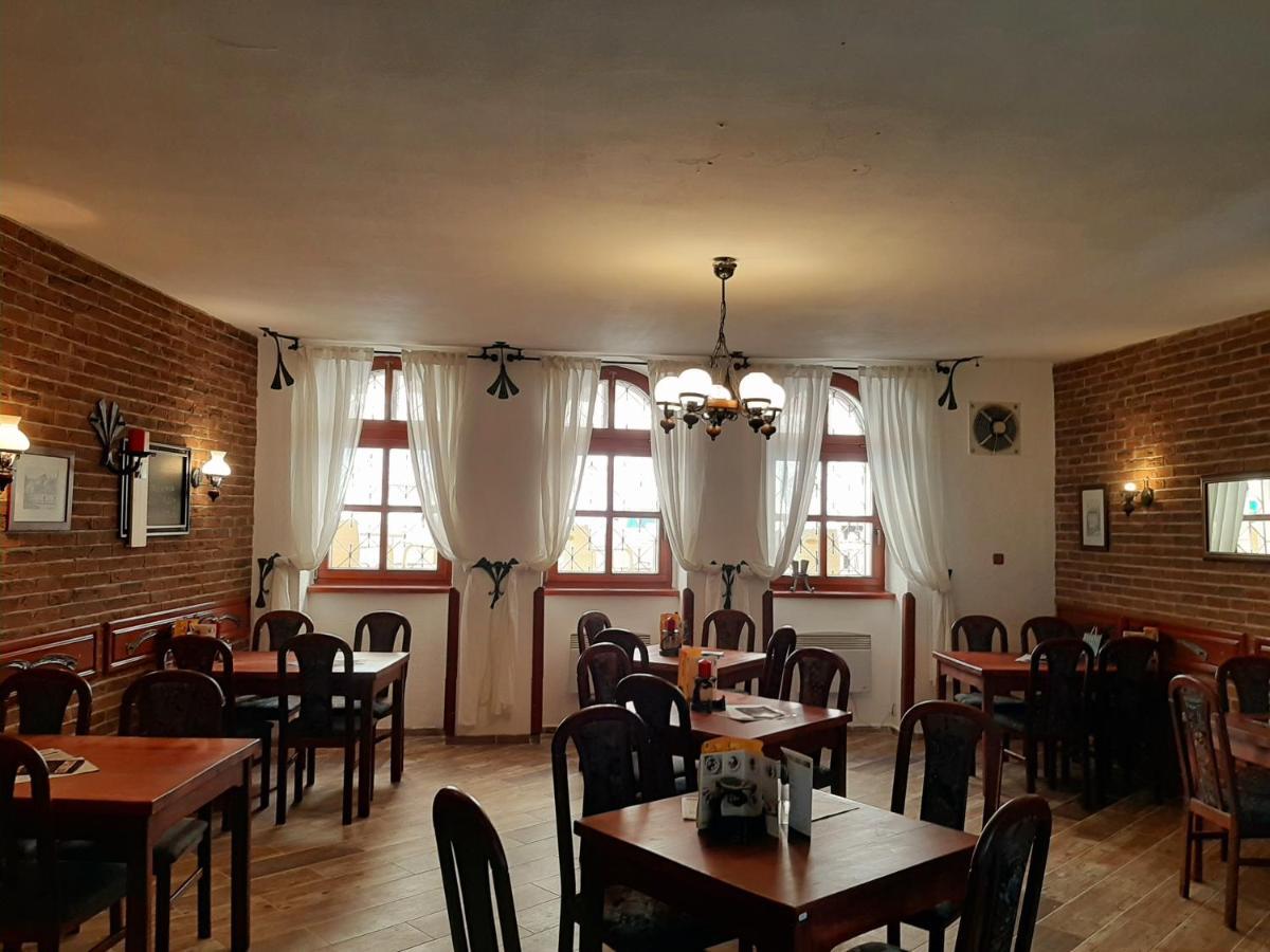 Penzion - Restaurant U Zamku Bečov nad Teplou Buitenkant foto